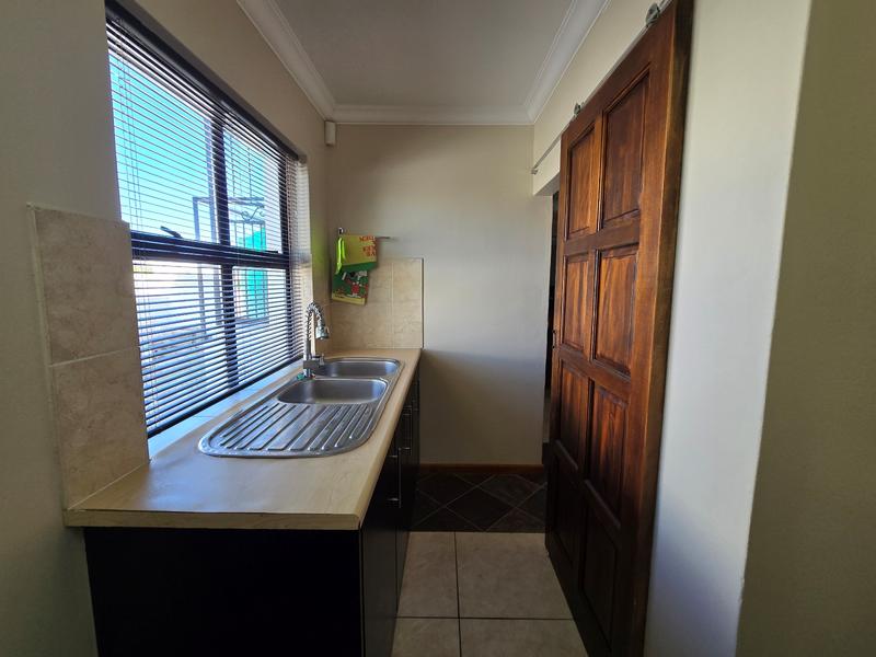 5 Bedroom Property for Sale in Golden Mile Western Cape